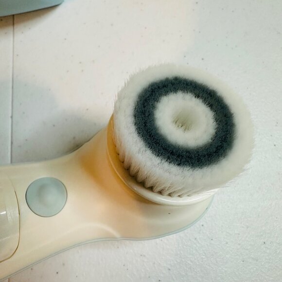 Vanity Planet Body and Facial Cleansing Brush Kit 3 Interchangeable Brushes - Picture 7 of 14